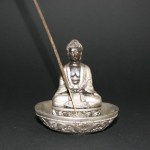 Japanse Boeddha zittend wierookhouder, polystone, zilver 10cm (2